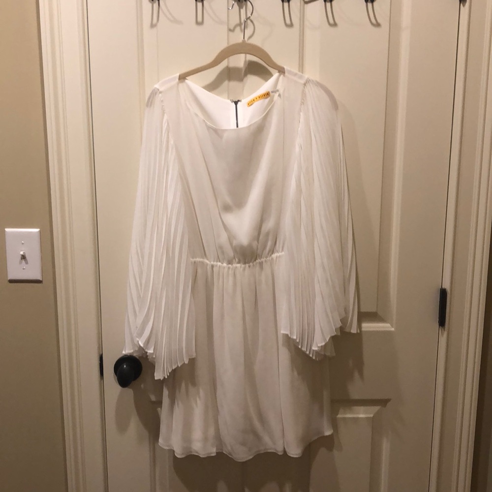 Bell sleeve Alice + Olivia dress never worn!